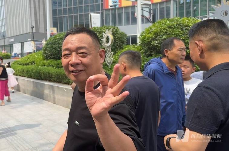 2025新澳门天天开奖直播和胖东来白酒现身澳洲与胖东来怼酒代购